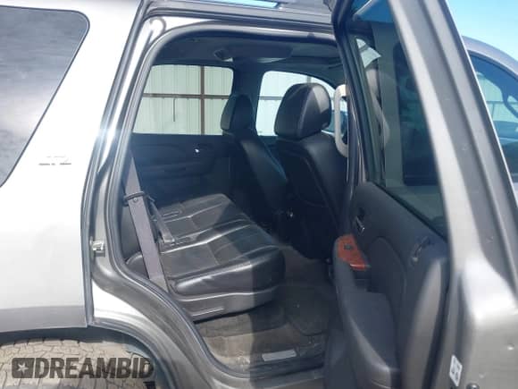 2007 Chevrolet Tahoe LTZ z VIN 1GNFK13027R288493, wystawiony jako IAAI lot #42493796 z przebiegiem Nie podano mil oraz . Historia ofert i sprzedaży dostępna na DreamBid. Obrazek 8.