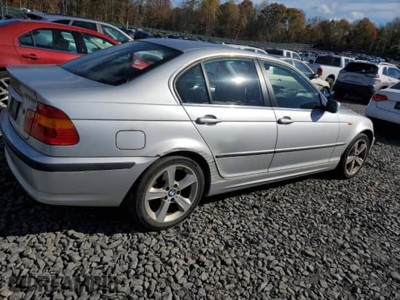 2005 BMW 3 Series 330xi with VIN WBAEW53405PN38032, listed as a Copart auction lot 89687445 with 141,864 mi miles and Clean title. Bid and sale history available at DreamBid. Image 3.