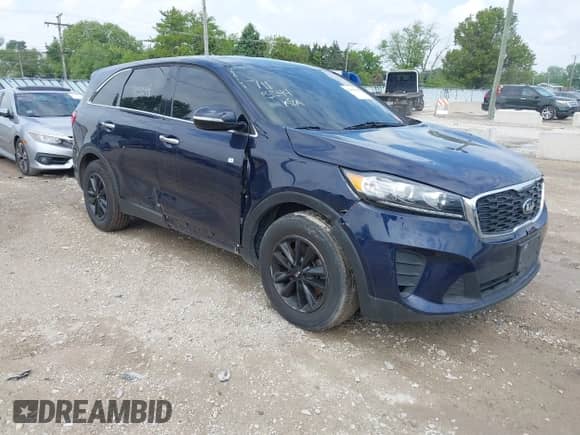 2020 Kia Sorento LX с VIN 5XYPG4A33LG639143, выставлен на аукционе IAAI как лот 42356506 с пробегом 103 737 миль миль и . История ставок и продаж доступна на DreamBid. Изображение 1.