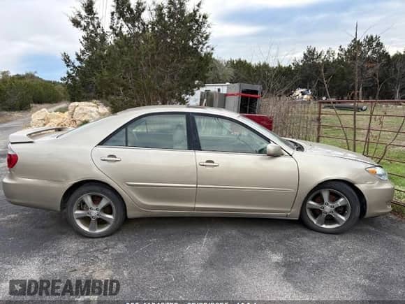 2005 Toyota Camry SE with VIN 4T1BA32K05U074598, listed as a IAAI auction lot 41646733 with 119,170 mi miles and . Bid and sale history available at DreamBid. Image 11.