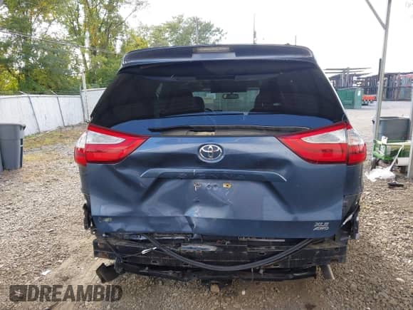 2015 Toyota Sienna Limited with VIN 5TDDK3DC1FS095692, listed as a IAAI auction lot 40485296 with 100,324 mi miles and . Bid and sale history available at DreamBid. Image 17.