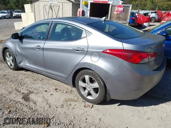 2013 Hyundai Elantra GLS z VIN KMHDH4AE0DU675062, wystawiony jako IAAI lot #43186022 z przebiegiem 146 855 mil mil oraz . Historia ofert i sprzedaży dostępna na DreamBid. Obrazek 3.