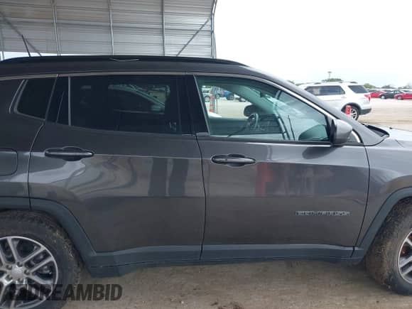 2020 Jeep Compass Latitude z VIN 3C4NJCBB4LT258791, wystawiony jako IAAI lot #42699336 z przebiegiem 36 583 mil mil oraz . Historia ofert i sprzedaży dostępna na DreamBid. Obrazek 12.