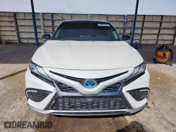 2024 Toyota Camry Hybrid XSE with VIN 4T1K31AK0RU071478, listed as a Copart auction lot 70961275 with 35,641 mi miles and Clean title. Bid and sale history available at DreamBid. Image 5.