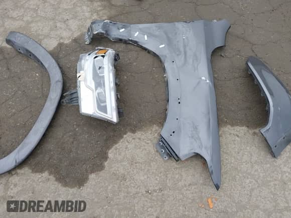 2019 Ram 1500 Limited z VIN 1C6SRFHT6KN773195, wystawiony jako IAAI lot #42421233 z przebiegiem 82 506 mil mil oraz . Historia ofert i sprzedaży dostępna na DreamBid. Obrazek 21.