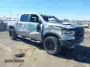 2019 Ram 1500 Rebel z VIN 1C6SRFLTXKN692868, wystawiony jako IAAI lot #43031939 z przebiegiem Nie podano mil oraz . Historia ofert i sprzedaży dostępna na DreamBid. Obrazek 1.