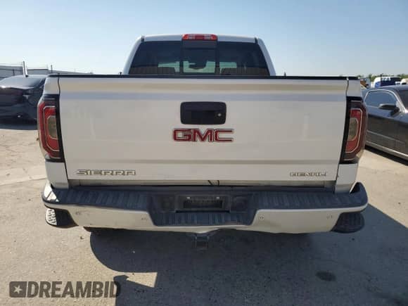 2016 GMC Sierra 1500 Denali z VIN 3GTU2PEJ2GG371785, wystawiony jako Copart lot #81668355 z przebiegiem 82 938 mil mil oraz Szkoda całkowita • Salvage title. Historia ofert i sprzedaży dostępna na DreamBid. Obrazek 6.