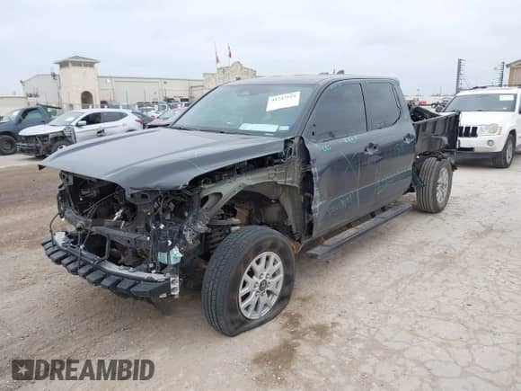 2024 Toyota Tacoma SR5 z VIN 3TMKB5FN7RM008836, wystawiony jako IAAI lot #41737519 z przebiegiem 3 754 mil mil oraz . Historia ofert i sprzedaży dostępna na DreamBid. Obrazek 19.