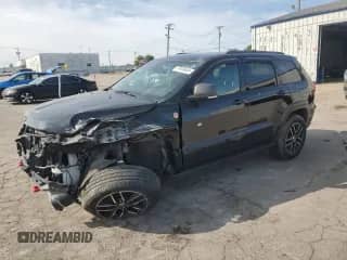 2018 Jeep Grand Cherokee Trailhawk z VIN 1C4RJFLT4JC250144, wystawiony jako Copart lot #72010025 z przebiegiem 92 357 mil mil oraz Czysty tytuł • Clean title. Historia ofert i sprzedaży dostępna na DreamBid. Obrazek 1.