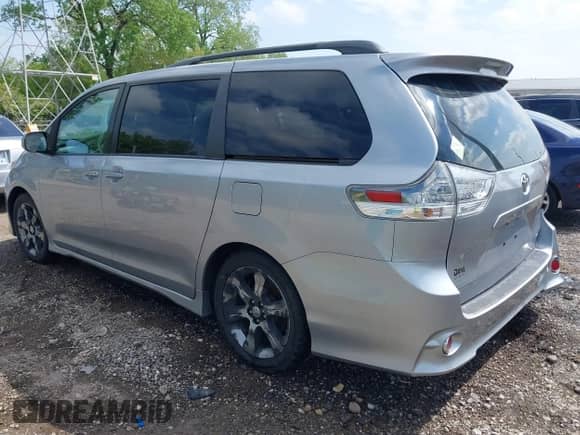 2011 Toyota Sienna SE z VIN 5TDXK3DC4BS152605, wystawiony jako IAAI lot #42197758 z przebiegiem 202 829 mil mil oraz . Historia ofert i sprzedaży dostępna na DreamBid. Obrazek 3.