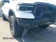 2020 Ram 1500 Rebel z VIN 1C6SRFLT5LN214584, wystawiony jako IAAI lot #43186902 z przebiegiem 82 036 mil mil oraz . Historia ofert i sprzedaży dostępna na DreamBid. Obrazek 6.