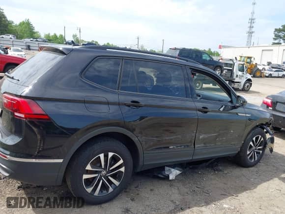2023 Volkswagen Tiguan S с VIN 3VVRB7AX6PM108735, выставлен на аукционе IAAI как лот 42108217 с пробегом 13 279 миль миль и . История ставок и продаж доступна на DreamBid. Изображение 13.