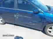 2002 Toyota Camry LE z VIN 4T1BE30K72U599161, wystawiony jako IAAI lot #43051720 z przebiegiem 187 956 mil mil oraz . Historia ofert i sprzedaży dostępna na DreamBid. Obrazek 6.