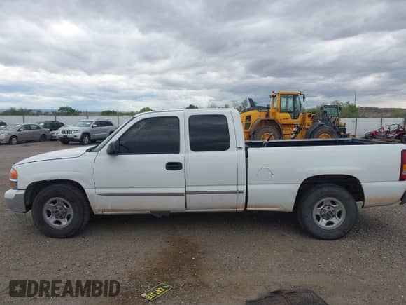 2000 GMC Sierra 1500 SLE z VIN 1GTEC19T5YZ262796, wystawiony jako IAAI lot #42942779 z przebiegiem 144 201 mil mil oraz . Historia ofert i sprzedaży dostępna na DreamBid. Obrazek 14.