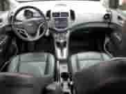 2013 Chevrolet Sonic LTZ с VIN 1G1JE6SB2D4225471, выставлен на аукционе Copart как лот 50703475 с пробегом 105 733 миль миль и Списание • Salvage title. История ставок и продаж доступна на DreamBid. Изображение 8.