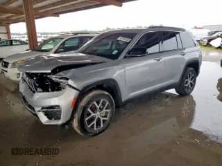 2023 Jeep Grand Cherokee Limited z VIN 1C4RJGBG1P8902983, wystawiony jako Copart lot #63792305 z przebiegiem 35 288 mil mil oraz Szkoda całkowita • Salvage title. Historia ofert i sprzedaży dostępna na DreamBid. Obrazek 1.