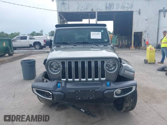 2022 Jeep Wrangler Unlimited Sahara with VIN 1C4JJXP64NW232223, listed as a IAAI auction lot 42641049 with 32,903 mi miles and . Bid and sale history available at DreamBid. Image 13.