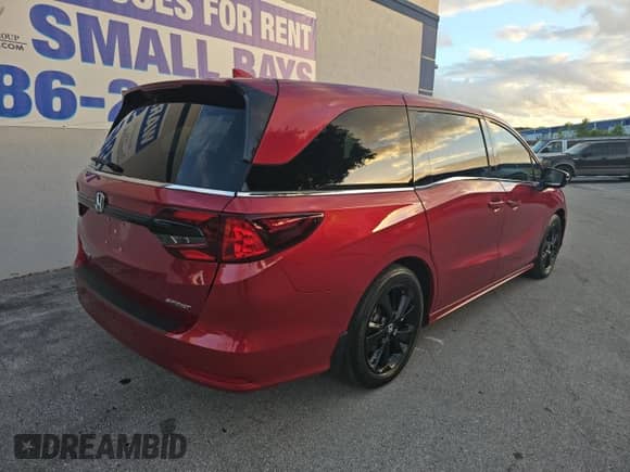 2023 Honda Odyssey Sport z VIN 5FNRL6H77PB034404, wystawiony jako Copart lot #87477395 z przebiegiem 32 135 mil mil oraz Czysty tytuł • Clean title. Historia ofert i sprzedaży dostępna na DreamBid. Obrazek 4.