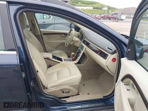 2010 Volvo XC70 3.0T с VIN YV4992BZ9A1080962, выставлен на аукционе IAAI как лот 42361679 с пробегом 180 612 миль миль и . История ставок и продаж доступна на DreamBid. Изображение 5.