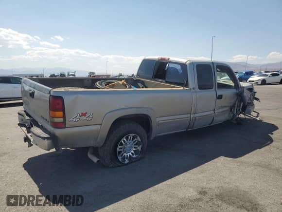 2000 Chevrolet Silverado 2500 LS z VIN 1GCGK29U6YE230425, wystawiony jako Copart lot #60396665 z przebiegiem Nie podano mil oraz Szkoda całkowita • Salvage title. Historia ofert i sprzedaży dostępna na DreamBid. Obrazek 3.