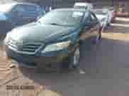 2010 Toyota Camry z VIN 4T1BF3EK9AU563024, wystawiony jako IAAI lot #42859800 z przebiegiem 119 802 mil mil oraz . Historia ofert i sprzedaży dostępna na DreamBid. Obrazek 2.