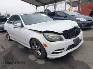 2011 Mercedes-Benz C 300 Sport z VIN WDDGF5EB1BR176158, wystawiony jako IAAI lot #43010033 z przebiegiem 119 246 mil mil oraz . Historia ofert i sprzedaży dostępna na DreamBid. Obrazek 1.