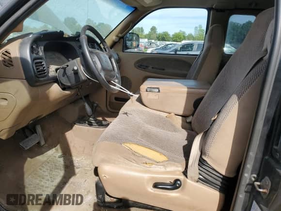 2002 Dodge 2500 z VIN 3B7KF23Z02M227380, wystawiony jako Copart lot #68964125 z przebiegiem 251 028 mil mil oraz Czysty tytuł • Clean title. Historia ofert i sprzedaży dostępna na DreamBid. Obrazek 7.