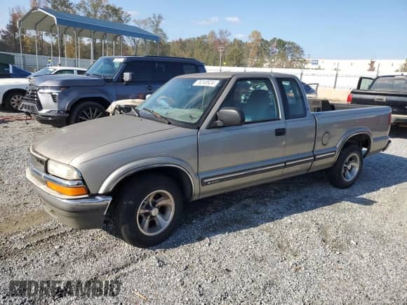 2000 Chevrolet S-10 LS with VIN 1GCCS1950Y8255403, listed as a Copart auction lot 78248924 with Not provided miles and Salvage title. Bid and sale history available at DreamBid. Image 1.