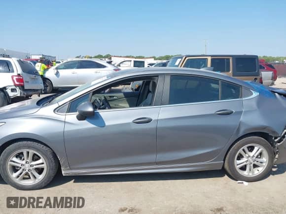 2018 Chevrolet Cruze LT with VIN 1G1BE5SM8J7155517, listed as a IAAI auction lot 43233777 with 114,590 mi miles and . Bid and sale history available at DreamBid. Image 14.