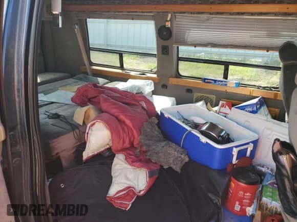 2001 Ford Econoline Cargo z VIN 1FDRE14W41HB55470, wystawiony jako Copart lot #64990214 z przebiegiem 176 643 mil mil oraz Czysty tytuł • Clean title. Historia ofert i sprzedaży dostępna na DreamBid. Obrazek 11.