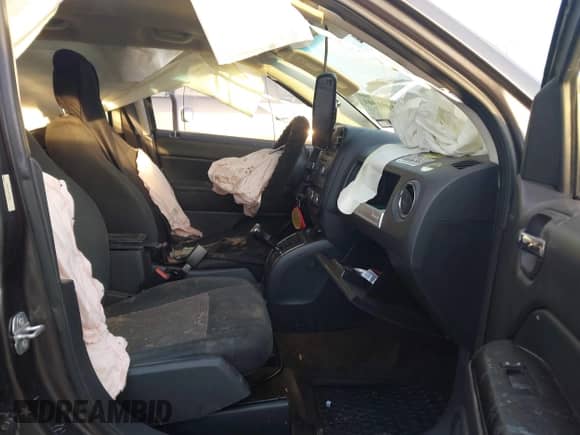 2017 Jeep Compass Sport с VIN 1C4NJCBA0HD146641, выставлен на аукционе IAAI как лот 41091501 с пробегом Не указан миль и . История ставок и продаж доступна на DreamBid. Изображение 5.