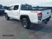 2017 Toyota Tacoma SR5 z VIN 5TFCZ5AN9HX062140, wystawiony jako IAAI lot #43557897 z przebiegiem 172 119 mil mil oraz . Historia ofert i sprzedaży dostępna na DreamBid. Obrazek 3.