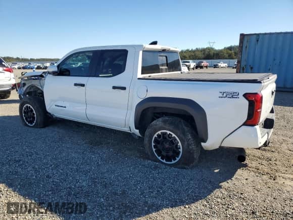 2024 Toyota Tacoma TRD Off Road with VIN 3TMLB5JN8RM013149, listed as a Copart auction lot 82496085 with 21,215 mi miles and Salvage title. Bid and sale history available at DreamBid. Image 2.