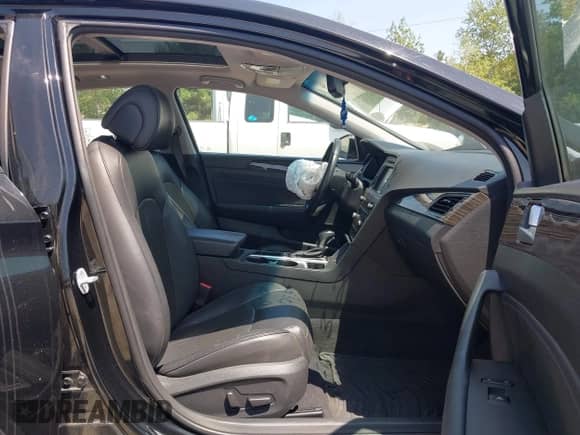 2015 Hyundai Sonata Sport z VIN 5NPE34AF1FH179989, wystawiony jako IAAI lot #42476250 z przebiegiem 141 822 mil mil oraz . Historia ofert i sprzedaży dostępna na DreamBid. Obrazek 5.