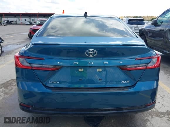 2025 Toyota Camry LE with VIN 4T1DAACK9SU566859, listed as a IAAI auction lot 42098136 with 1,562 mi miles and . Bid and sale history available at DreamBid. Image 17.