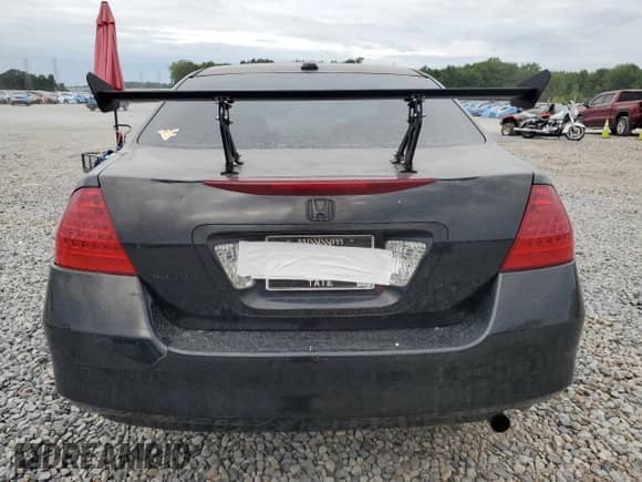 2006 Honda Accord EX-L z VIN 1HGCM56886A039998, wystawiony jako Copart lot #70776515 z przebiegiem 228 638 mil mil oraz Szkoda całkowita • Salvage title. Historia ofert i sprzedaży dostępna na DreamBid. Obrazek 6.