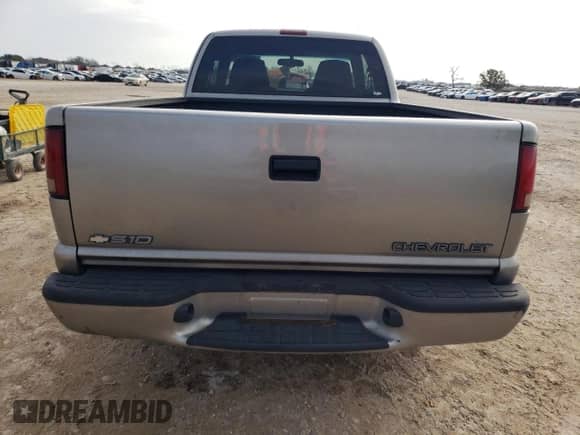 2000 Chevrolet S-10 LS с VIN 1GCCS1959Y8272930, выставлен на аукционе Copart как лот 45386215 с пробегом 242 801 миль миль и Списание • Salvage title. История ставок и продаж доступна на DreamBid. Изображение 6.