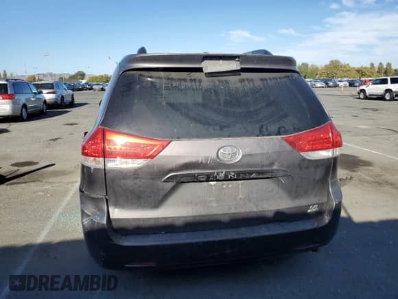 2011 Toyota Sienna LE с VIN 5TDJK3DC7BS022887, выставлен на аукционе Copart как лот 80277095 с пробегом 355 702 миль миль и Списание • Salvage title. История ставок и продаж доступна на DreamBid. Изображение 6.
