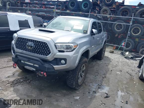 2019 Toyota Tacoma SR z VIN 3TMCZ5AN8KM287646, wystawiony jako IAAI lot #42969397 z przebiegiem 100 562 mil mil oraz . Historia ofert i sprzedaży dostępna na DreamBid. Obrazek 17.