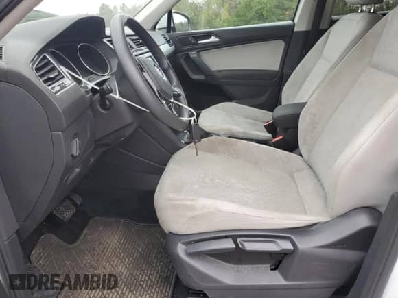 2019 Volkswagen Tiguan S с VIN 3VV0B7AX1KM052494, выставлен на аукционе Copart как лот 85909855 с пробегом 104 737 миль миль и Списание • Salvage title. История ставок и продаж доступна на DreamBid. Изображение 7.