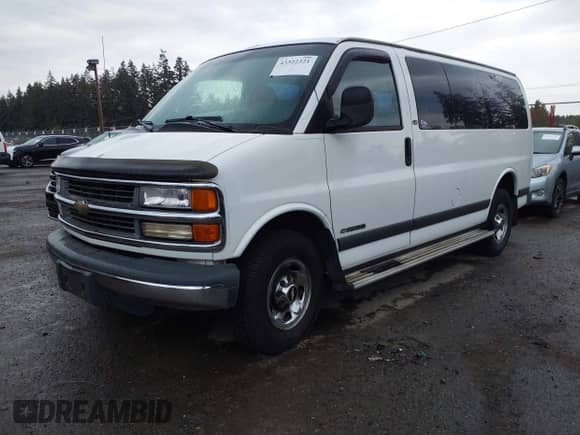 2000 Chevrolet Express with VIN 1GAGG25R7Y1190813, listed as a IAAI auction lot 43322321 with 134,568 mi miles and . Bid and sale history available at DreamBid. Image 2.