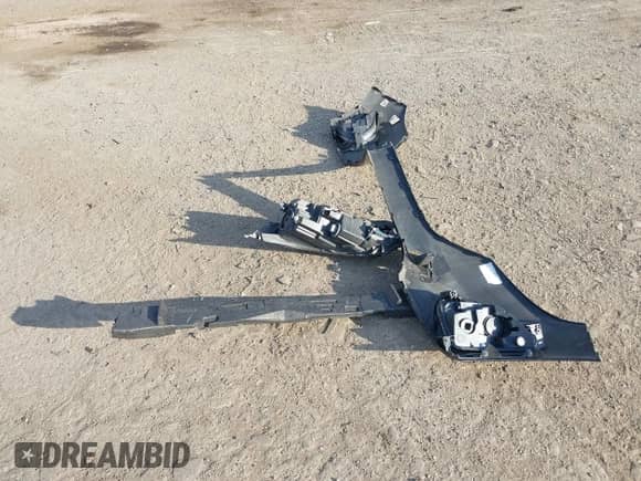 2020 Chevrolet Equinox LT z VIN 2GNAXTEV3L6233315, wystawiony jako IAAI lot #43531686 z przebiegiem 106 456 mil mil oraz . Historia ofert i sprzedaży dostępna na DreamBid. Obrazek 12.