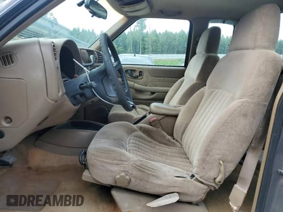 1998 Chevrolet S-10 LS с VIN 1GCCS19X0WK100710, выставлен на аукционе Copart как лот 61636495 с пробегом 216 032 миль миль и Списание • Salvage title. История ставок и продаж доступна на DreamBid. Изображение 7.