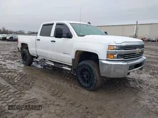 2017 Chevrolet Silverado 2500HD Work Truck z VIN 1GC1KUEG5HF222795, wystawiony jako IAAI lot #41717477 z przebiegiem 223 784 mil mil oraz . Historia ofert i sprzedaży dostępna na DreamBid. Obrazek 1.
