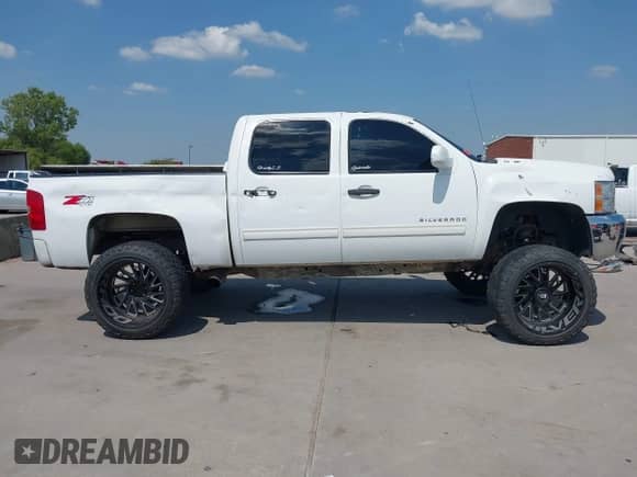 2012 Chevrolet Silverado 1500 LT с VIN 3GCPKSE70CG120326, выставлен на аукционе IAAI как лот 43235194 с пробегом 220 255 миль миль и . История ставок и продаж доступна на DreamBid. Изображение 13.