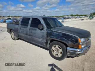 2006 Chevrolet Silverado 1500 LS z VIN 2GCEC13V861192176, wystawiony jako Copart lot #82516345 z przebiegiem 168 299 mil mil oraz Szkoda całkowita • Salvage title. Historia ofert i sprzedaży dostępna na DreamBid. Obrazek 4.