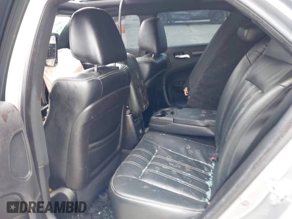 2014 Chrysler 300 S с VIN 2C3CCABG8EH336832, выставлен на аукционе IAAI как лот 41976672 с пробегом Не указан миль и . История ставок и продаж доступна на DreamBid. Изображение 8.