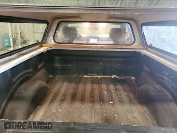 2021 Ford F-150 XL z VIN 1FTMF1EP8MKD83806, wystawiony jako Copart lot #48136935 z przebiegiem 104 148 mil mil oraz Czysty tytuł • Clean title. Historia ofert i sprzedaży dostępna na DreamBid. Obrazek 10.