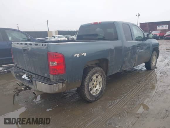 2011 Chevrolet Silverado 1500 LT z VIN 1GCRKSE32BZ174778, wystawiony jako IAAI lot #43409106 z przebiegiem 169 793 mil mil oraz . Historia ofert i sprzedaży dostępna na DreamBid. Obrazek 4.