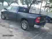 2020 Ram 1500 Laramie z VIN 1C6SRFRT4LN352298, wystawiony jako IAAI lot #43097857 z przebiegiem 59 894 mil mil oraz . Historia ofert i sprzedaży dostępna na DreamBid. Obrazek 3.